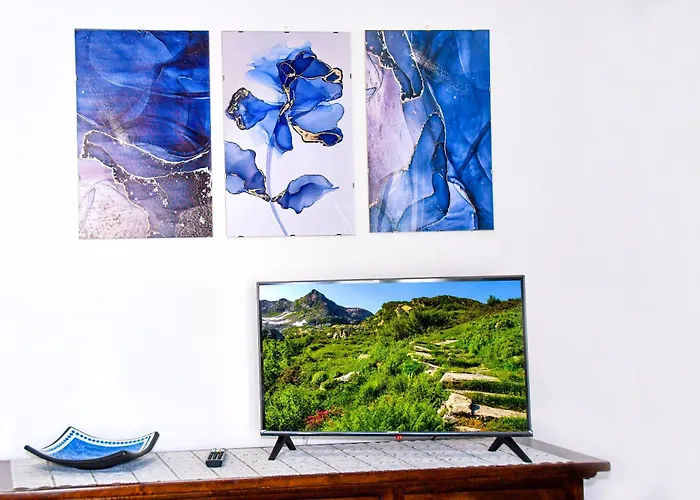 Daire Nel Blu Dipinto Di Blu *